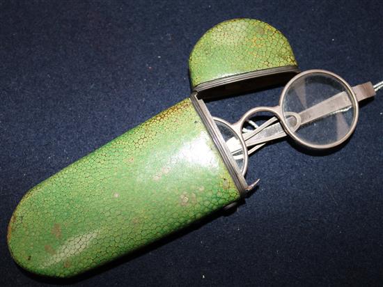 A pair of Georgian silver spectacles in a shagreen case, 5.25in.